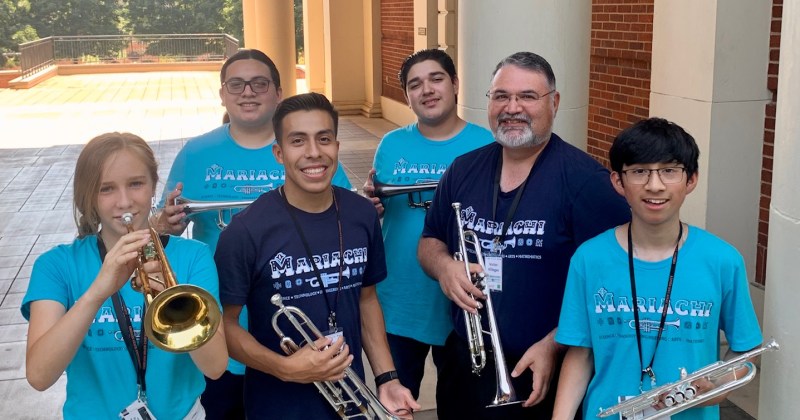 Jubilation Foundation Teaching Artist Fellow Victor Villegas with students